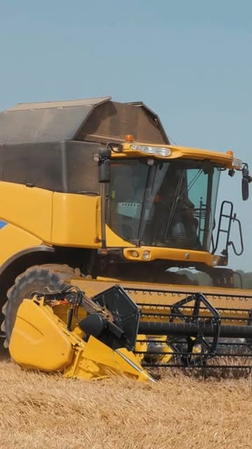 🚜 A l'origine de votre pain, il y a 400 agriculteurs et des organismes stockeurs (négoces & coopéra